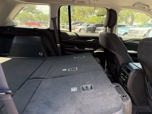 Used 2024 Jeep Grand Cherokee Laredo RWD image 18