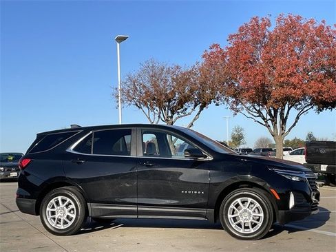 Used 2024 Chevrolet Equinox LT image 3