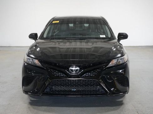 Used 2022 Toyota Camry SE FWD image 2