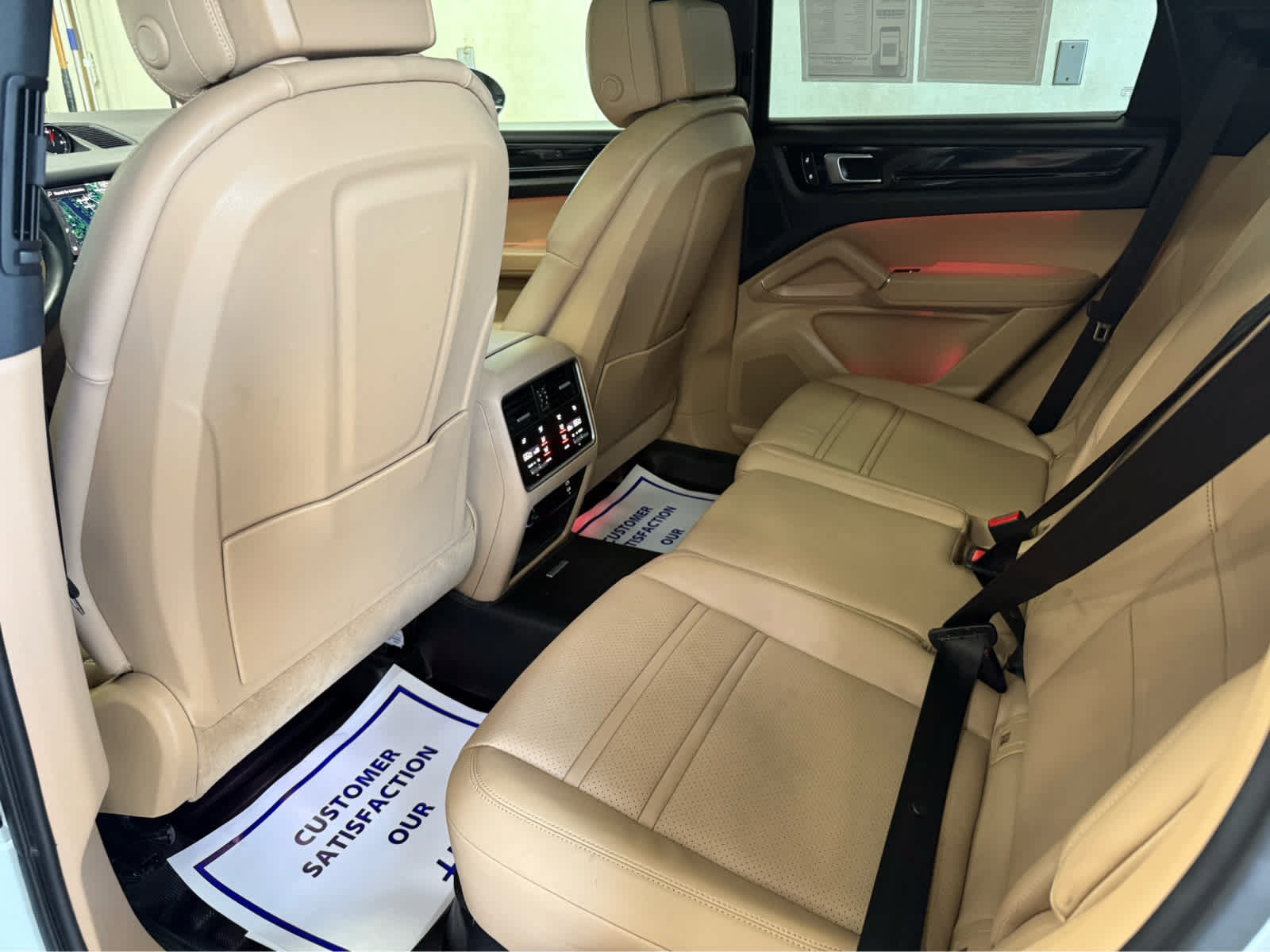Used 2023 Porsche Cayenne Platinum Edition AWD/4WD image 31