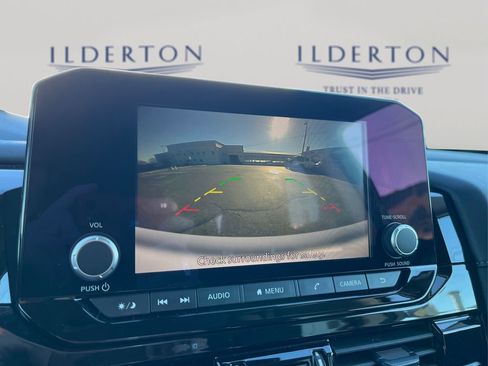 Used 2024 Nissan Pathfinder SV image 25