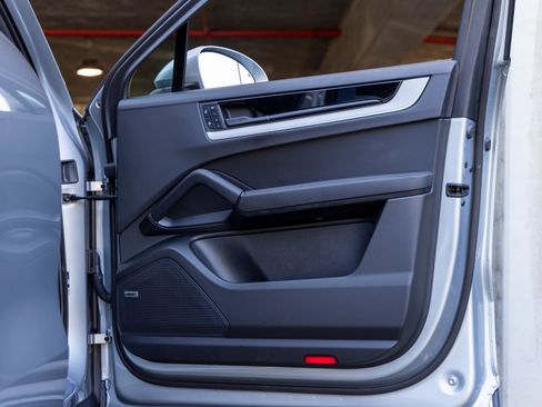 Certified 2025 Porsche Cayenne Coupe image 54