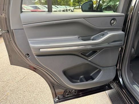New 2027 Lincoln Navigator Premiere RWD image 20