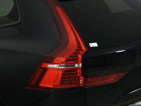 Certified 2024 Volvo XC60 T8 Ultimate w/ Climate Package AWD/4WD image 18
