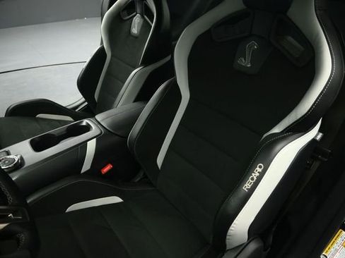 Used 2022 Ford Mustang Shelby GT500 w/ Carbon Fiber Track Pack RWD image 41