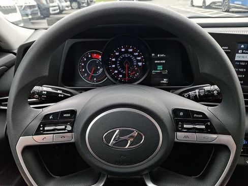 Used 2023 Hyundai Elantra SEL FWD image 18