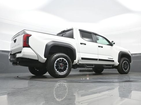 Used 2024 Toyota Tacoma TRD Off-Road w/ TRD Off Road Upgrade Package AWD/4WD image 33