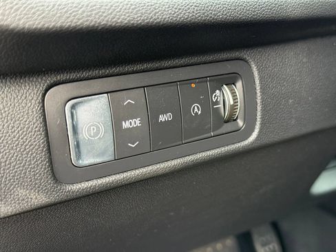 Used 2025 Chevrolet Traverse LT AWD/4WD image 17