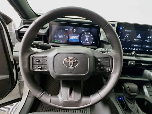 Used 2026 Toyota RAV4 SE w/ Convenience Package FWD image 17