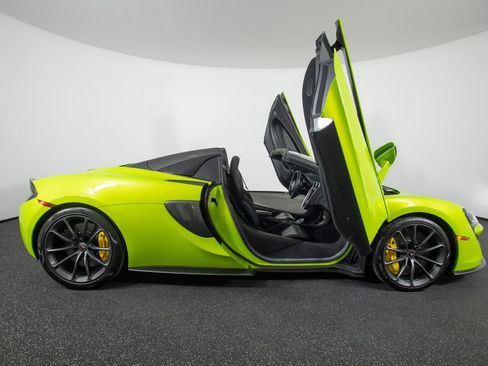 Used 2018 McLaren 570S Spider RWD image 34
