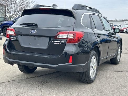 Used 2017 Subaru Outback 2.5i Premium image 7