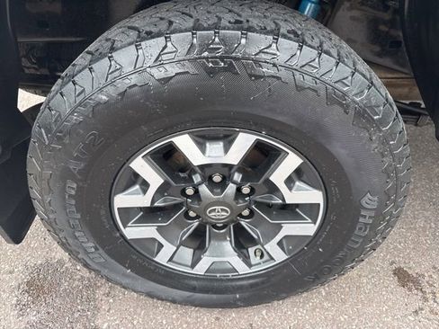 Used 2020 Toyota Tacoma TRD Off-Road AWD/4WD image 33