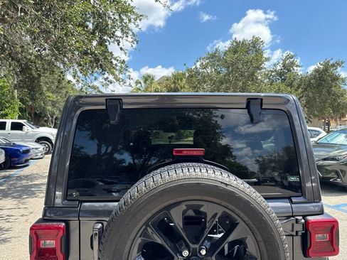 Used 2021 Jeep Wrangler Unlimited Sahara AWD/4WD image 6