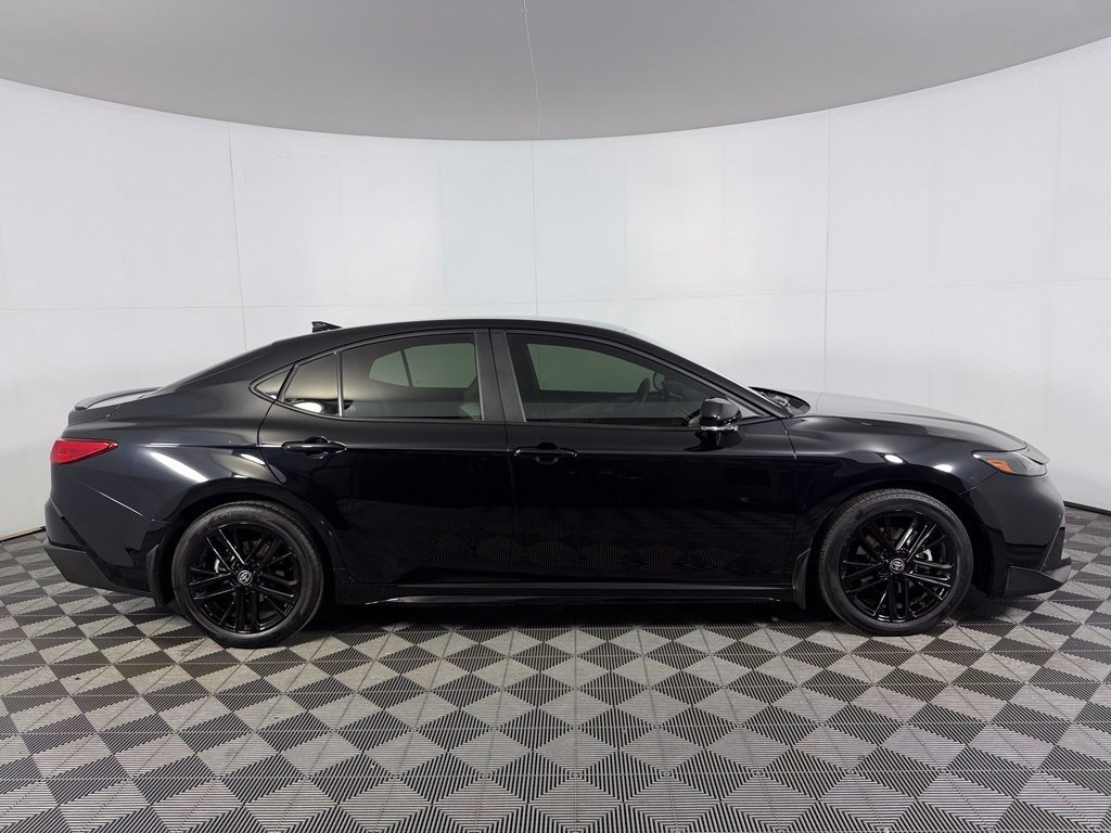 Used 2025 Toyota Camry SE w/ Convenience Package FWD image 5