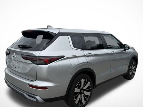Used 2025 Mitsubishi Outlander SE AWD/4WD image 5