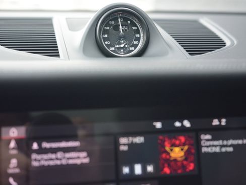 Certified 2025 Porsche Macan image 21