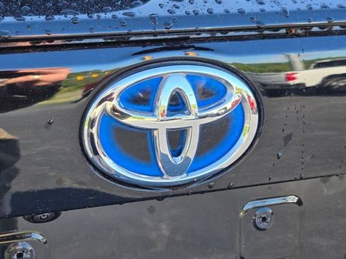 Used 2023 Toyota RAV4 LE AWD/4WD image 17