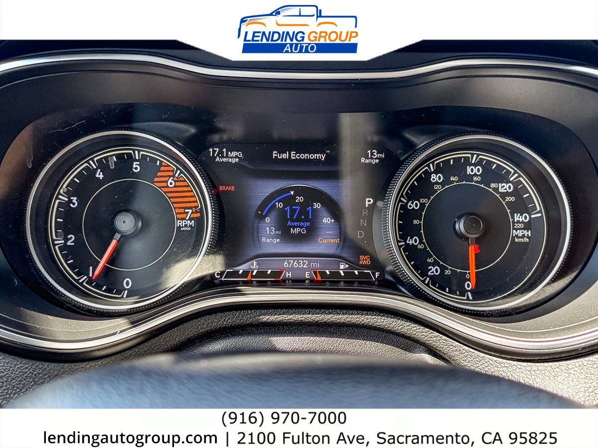 Used 2019 Jeep Cherokee Trailhawk AWD/4WD image 22