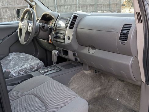 Used 2016 Nissan Frontier SV image 21