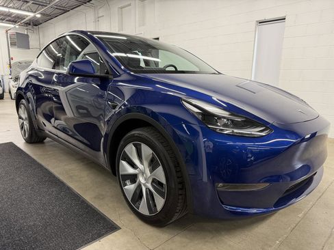 Used 2023 Tesla Model Y Long Range image 3