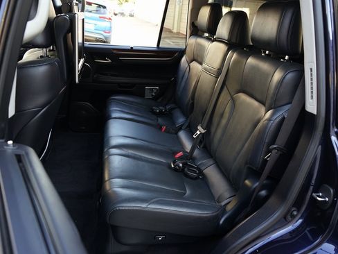 Used 2017 Lexus LX 570 4WD image 21