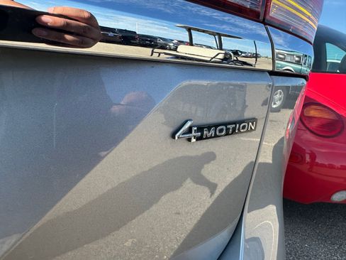 Certified 2024 Volkswagen Atlas SEL Premium R-Line image 8