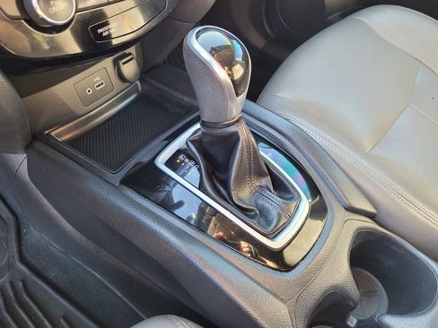 Used 2019 Nissan Rogue SV FWD image 17
