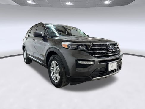Used 2020 Ford Explorer XLT w/ Equipment Group 202A AWD/4WD image 26
