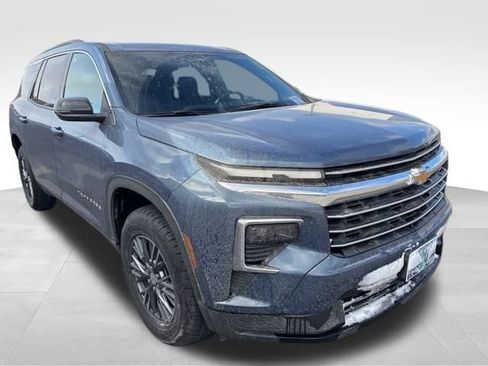 Used 2025 Chevrolet Traverse LT image 8