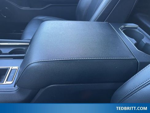 Used 2024 Ford Expedition XLT image 39