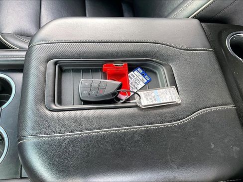 Used 2023 Chevrolet Suburban Premier image 34