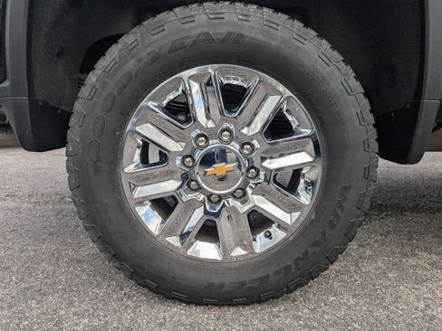 Used 2024 Chevrolet Silverado 2500 High Country w/ Technology Package AWD/4WD image 12