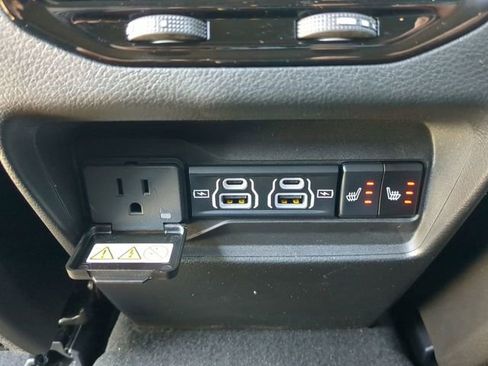 New 2025 Jeep Grand Cherokee Limited w/ Black Appearance Package RWD image 17