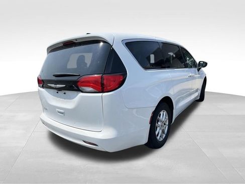 Used 2023 Chrysler Voyager LX FWD image 2
