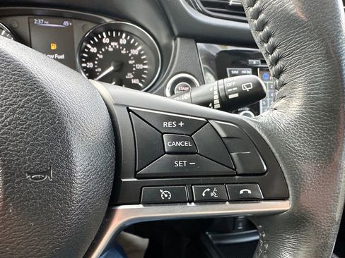 Used 2017 Nissan Rogue SL w/ SL Premium Package image 25