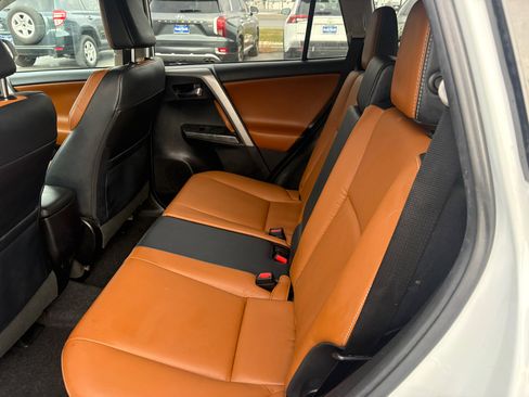 Used 2017 Toyota RAV4 Platinum image 9