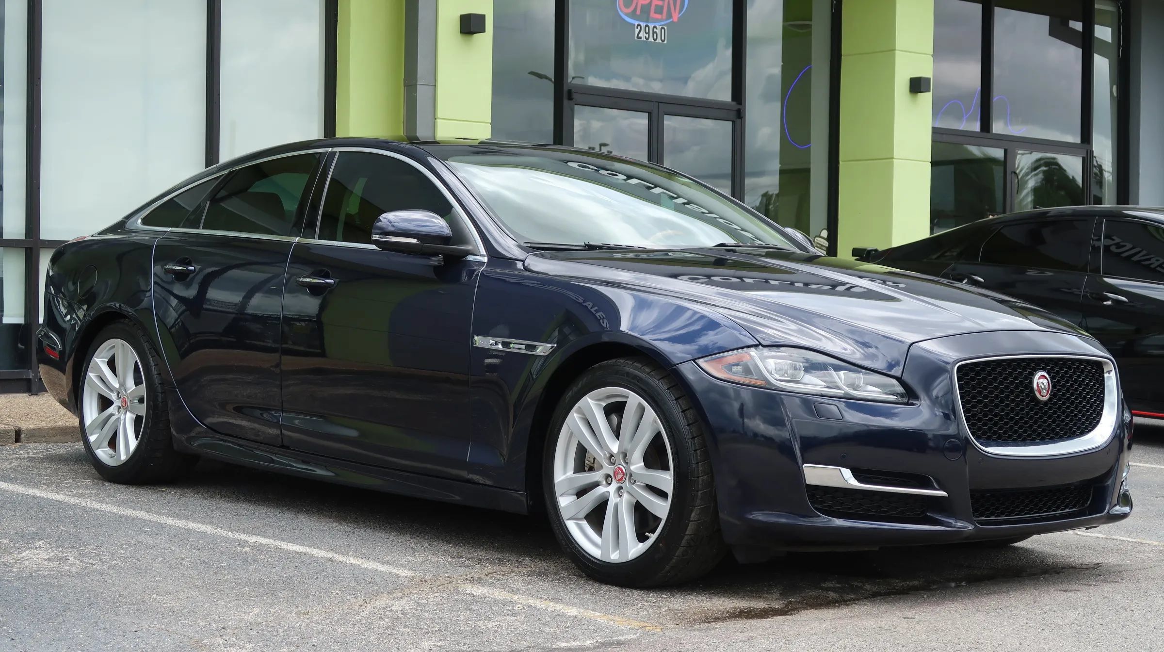 Used 2016 Jaguar XJ R-Sport RWD image 5