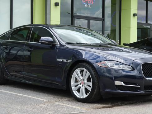 Used 2016 Jaguar XJ R-Sport RWD image 5