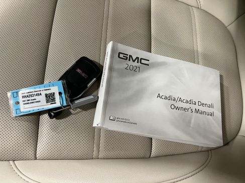 Used 2021 GMC Acadia Denali w/ Denali Ultimate Package AWD/4WD image 12