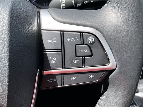 Used 2023 Toyota Highlander XSE FWD image 23