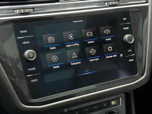 Used 2021 Volkswagen Tiguan SE R-Line image 36