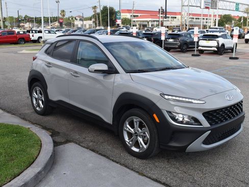 Used 2023 Hyundai Kona SEL w/ Winter Weather Package FWD image 16