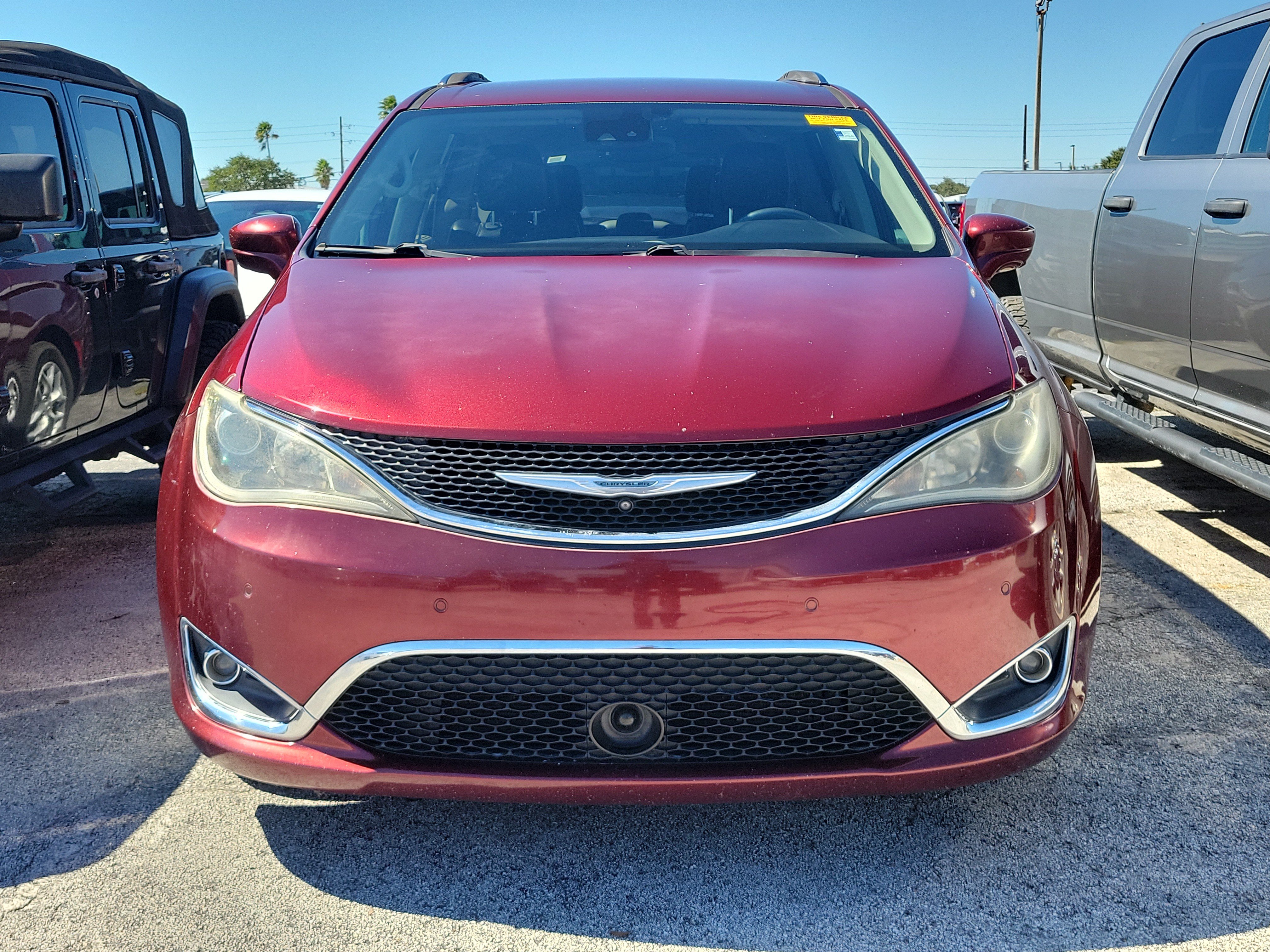 Used 2017 Chrysler Pacifica Touring-L Plus w/ Advanced Safetytec Group FWD image 2