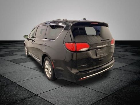 Used 2017 Chrysler Pacifica Limited w/ UConnect Theater Package FWD image 5