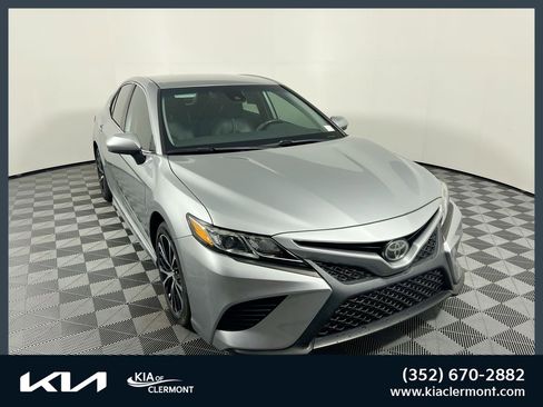 Used 2020 Toyota Camry SE image 1