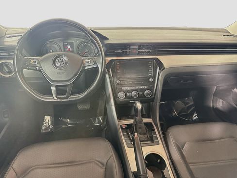 Used 2020 Volkswagen Passat 2.0T SE FWD image 17