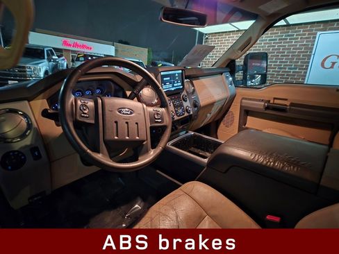 Used 2015 Ford F250 Lariat w/ Lariat Interior Package image 15