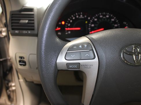 Used 2009 Toyota Camry LE FWD image 14