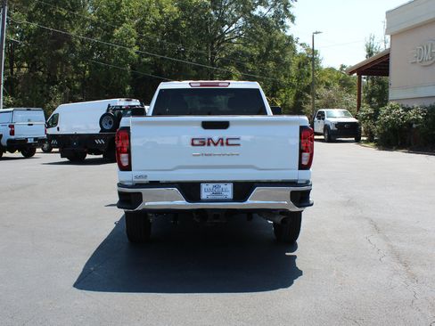 Used 2024 GMC Sierra 2500 Pro w/ Convenience Package image 12