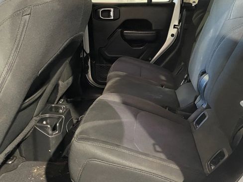 Used 2022 Jeep Gladiator Willys image 9